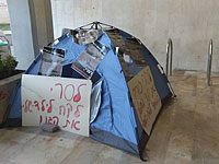 Отец ребенка с особыми потребностями разбил "палатку протеста" у мэрии Ашдода