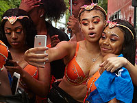 Вопреки дождю: красочный карнавал в Ноттинг-Хилле. Фоторепортаж 
