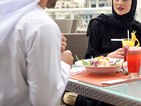 В Саудовской Аравии арестован мужчина, позавтракавший с коллегой-женщиной