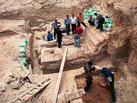 В Египте обнаружено древнее захоронение мумифицированных кошек и скарабеев