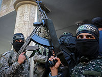 ХАМАС демонстрирует трофеи и угрожает семье погибшего офицера