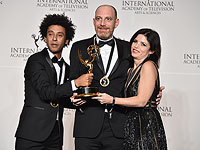 Сценаристы  "Невсу" Йосси Васса и Шай Бен Атар на церемонии Emmy International 2018. 19 ноября 2018 года