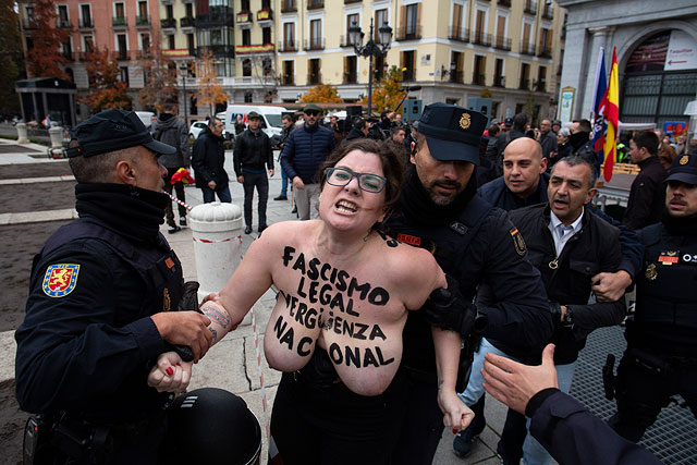 Очередная голая акция Femen (11 фото) » Невседома