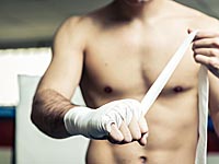 Тайский бокс: боец нокаутировал соперника и судью