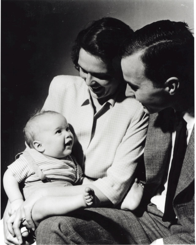 Джордж Буш-старший, Барбара Буш и Джордж Буш-младший. 1947 г.