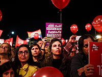 Десятки тысяч женщин участвуют в митинге на площади Рабина 