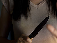 В ОАЭ арестована домработница, угрожавшая ножом, чтобы получить паспорт