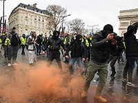 Протесты "желтых жилетов" в Париже. Полиция применила слезоточивый газ