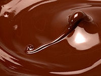 Авария на шоколадной фабрике в Германии: на улицы вылилась тонна шоколадаАвария на шоколадной фабрике в Германии: на улицы вылилась тонна шоколада