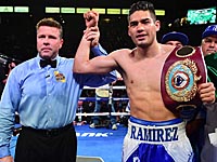 Бокс: Рамирес защитил титул чемпиона мира, несмотря на травму локтя