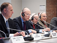 Грег Шнайдер, Стюарт Айзенштат, Роман Кент и Реувен Мерхав за столом переговоров с правительством  Германии. Июль 2018 года