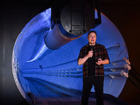 Илон Маск на открытии туннеля. 18 декабря 2018 года