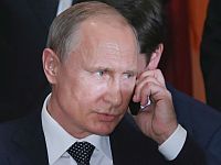 Песков: у такого, как Путин, смартфона быть не должно
