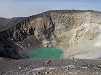 Вулкан Эбеко на Курилах выбросил столб пепла высотой 1,5 км