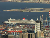 В порт Хайфы вошел лайнер Queen Mary 2, самое большое пассажирское судно в мире