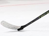 КХЛ: российский хоккеист сломал арбитру ногу в двух местах