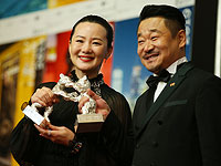 Юн Мэй и Ван Цзинчунь  на церемонии вручения вручения наград Берлинского кинофестиваля, 16 февраля 2019 года