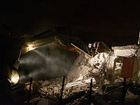 Военные разрушают дом террориста Асама Баргути в деревне Кубар