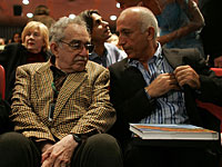 Габриэлм Гарсия Маркес (слева)