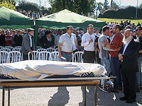 Начались похороны убитого в теракте раввина Ахиада Этингера