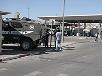 Палестинские источники: в результате столкновений на КПП "Каландия" ранены двое арабов