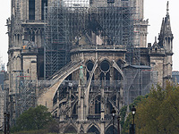 Собор Парижской Богоматери после пожара   