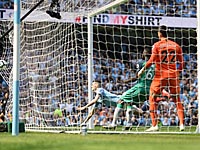 На 8-й минуте победный гол забил 18-летний Филип Фоден