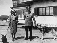 Ева Браун и Адольф Гитлер в 1940-м году  