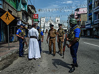 Полиция Шри-Ланки задержала еще троих подозреваемых, хранивших "мечи" и гранаты