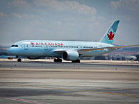 Пассажирку Air Canada "забыли" в пустом самолете