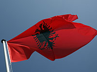 На востоке Албании демонстранты напали на кортеж премьера