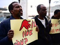 Продолжаются акции протеста эфиопской общины, полицейский переведен под домашний арест