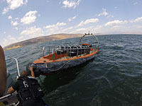 Сотрудники морской полиции спасли двух мужчин, лодка которых затонула в Кинерете