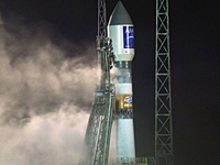 Запуск спутника "Амос-17" перенесен из-за технических неполадок