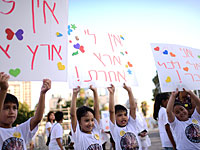 В Тель-Авиве проходит акция протеста против депортации филиппинских рабочих и их детей