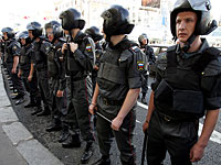 "Полиция с народом, не служи уродам". Пикеты и задержания в Москве и Петербурге