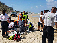 На пляже в Нетании пытаются реанимировать мужчину, которого вытащили из воды