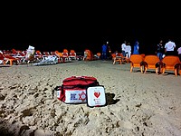 Возле тель-авивского пляжа "Дельфинариум" ведутся поиски пропавшего мужчины
