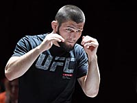 UFC: Хабибу Нурмагомедову пришлось полностью раздеться, чтобы "уложиться в вес"