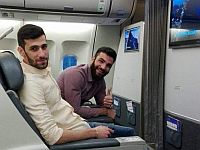 К сообщению ЦАХАЛа приложены снимки, на которых Заиб и Захар запечатлены на борту самолета иранской компании Mahan Air