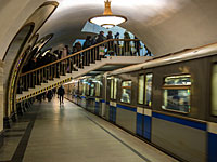 Перестрелка в московском метро: погиб полицейский, еще один ранен
