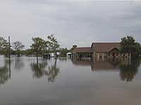   Число жертв шторма "Имельда", обрушившегося на побережье Техаса, возросло до пяти