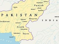 <p class=maintext>В Кашмире в результате землетрясения погибли десятки человек
