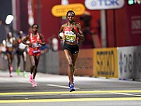 Чемпионкой мира в марафоне стала Рут Чепнгетич. Она преодолела дистанцию за 2 часа 32 минуты 43 секунды