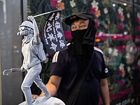 В Гонконге запрет на ношение масок привел к новым протестам