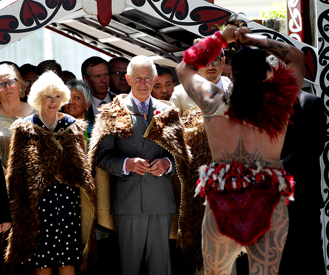 Выступление маори перед принцем Чарльзом и Камиллой в Новой Зеландии, 2015 год