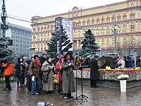 "Возвращение имен": в Москве проходит акция памяти жертв репрессий