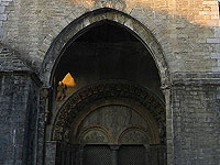 "Ограбление века" на юге Франции: из средневековой церкви похитили золотые украшения на миллионы евро