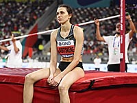 Российская легкоатлетка в бикини спародировала вратаря и предложила заменить Акинфеева