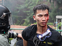 Ожесточенные столкновения в Гонконге в день всеобщей забастовки. Фоторепортаж